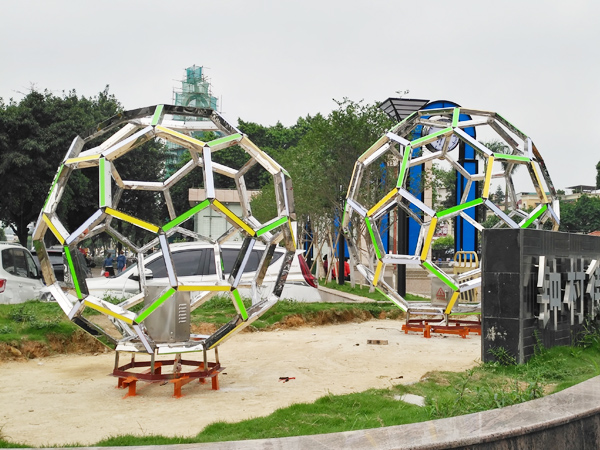 大型雕塑安裝現(xiàn)場